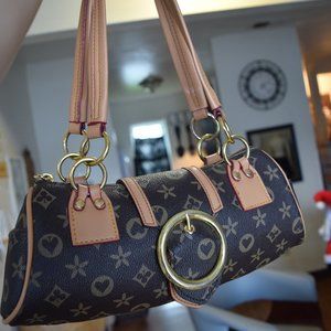 Designer's handbag CUTE mini purse Fashion bag SIZE SMALL LIKE NEW